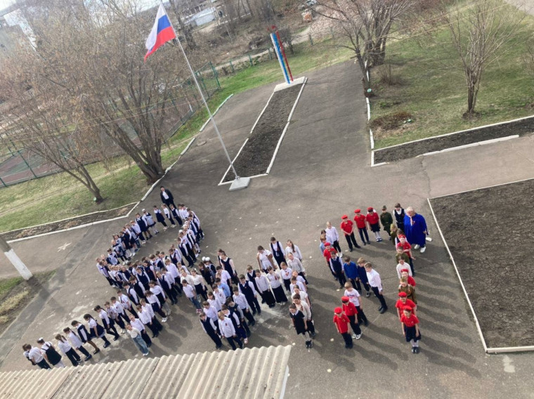 Флешмоб, посвящённый Дню Победы.